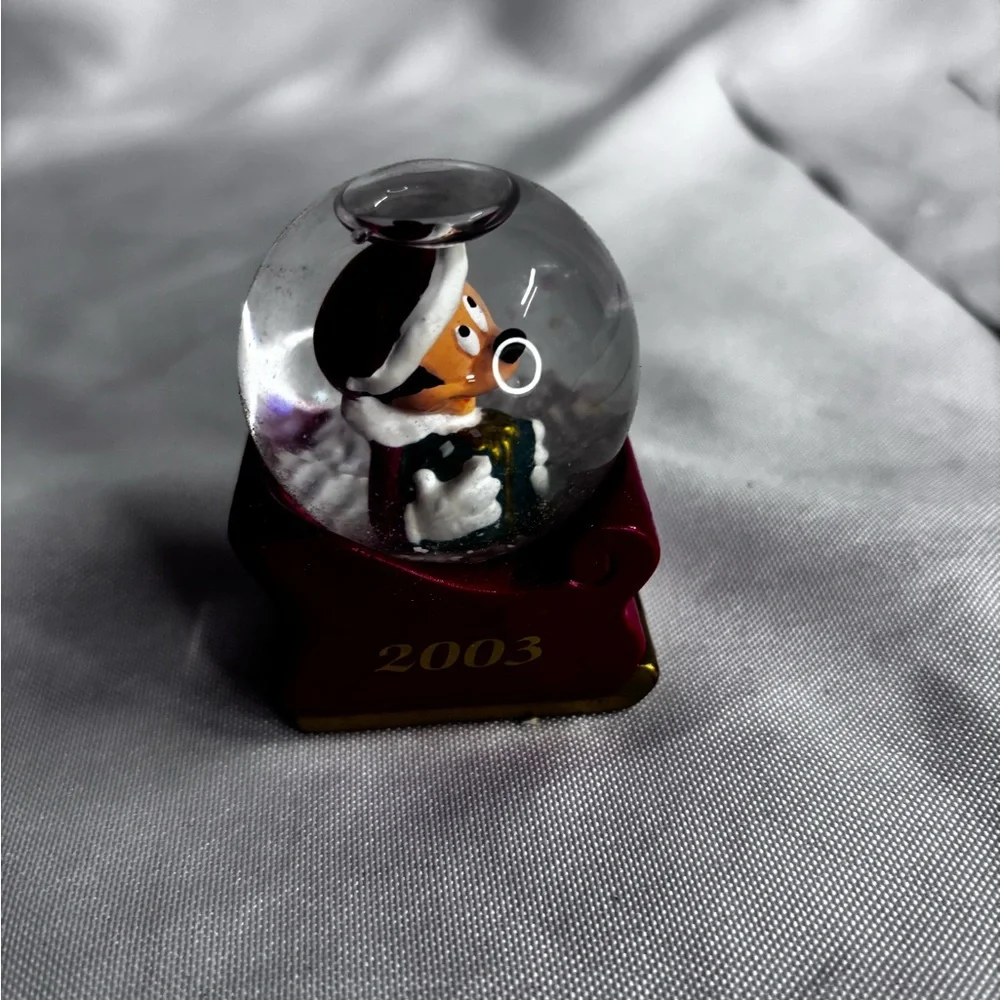 Disney Mickey Mouse‎ Festive Snow Globe